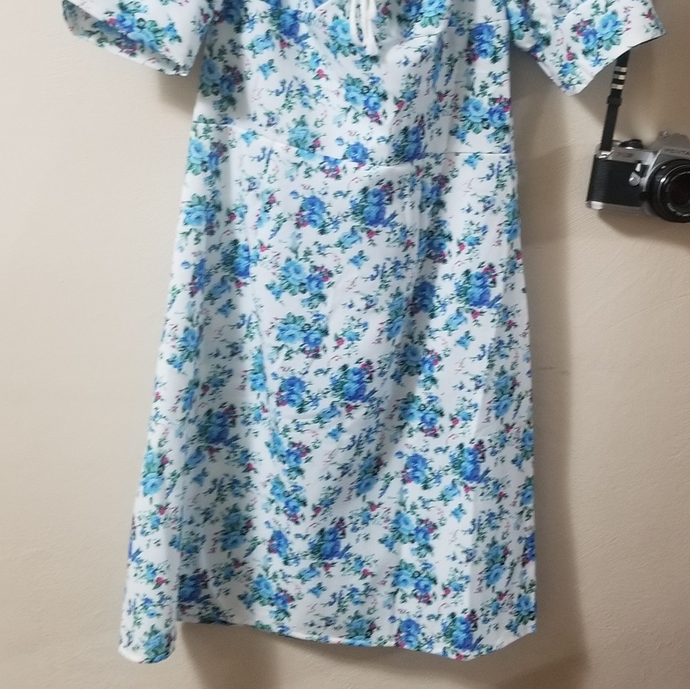 Dress - Picture 3 of 4